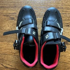 Women’s peloton cycling shoes, size 39 (8)